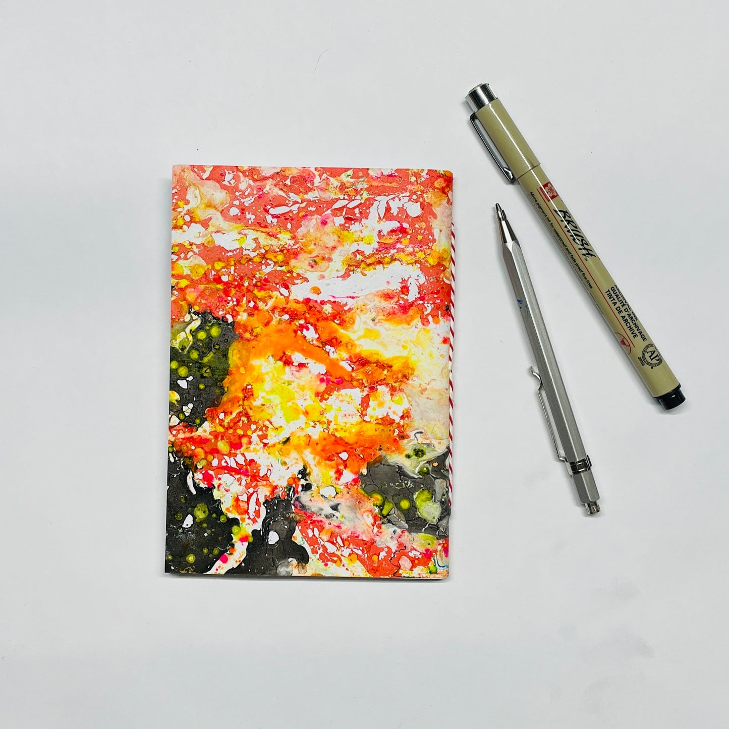 Notizbuch in A6 mit marmoriertem Cover in rot,schwarz