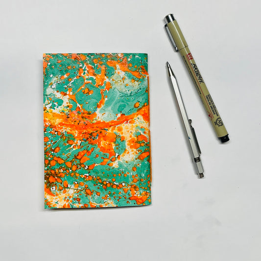 Notizbuch in A6 mit marmoriertem Cover in grün,orange – kreative Papeterie für Planung & Alltag und